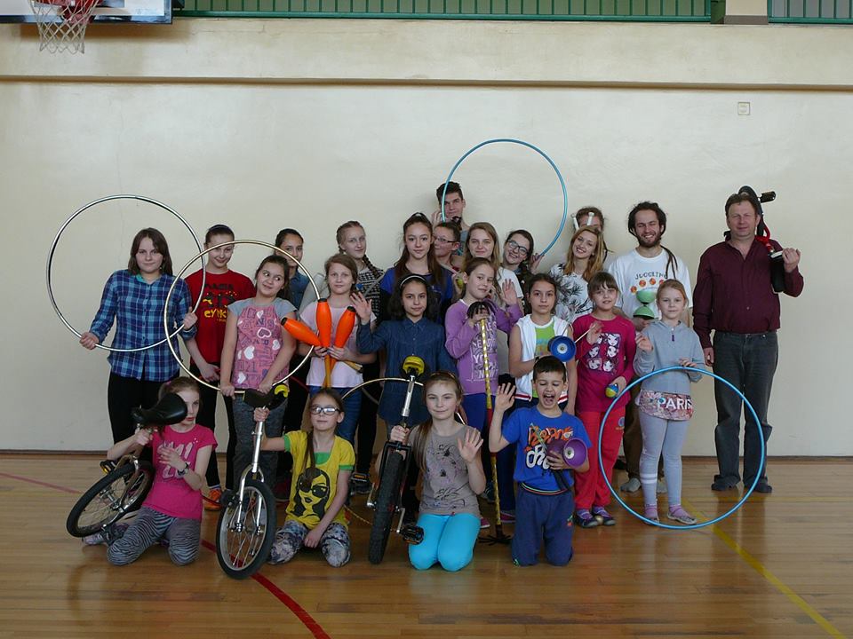 Grupa Mali Wytrwali - prowadzący warsztaty Krzysztof Riewold z Dobrzenia Wielkiego 